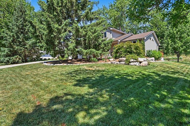 8740 Hillview Drive E, Saint Bonifacius, MN 55375