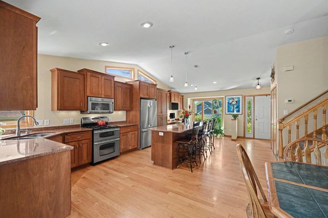 8740 Hillview Drive E, Saint Bonifacius, MN 55375