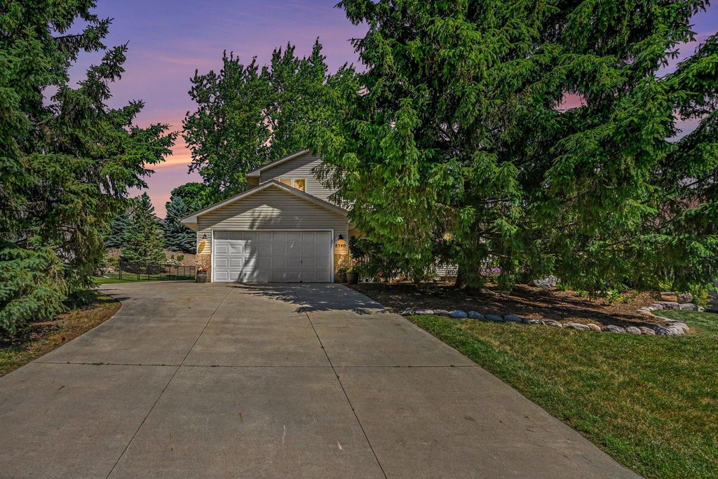 8740 Hillview Drive E, Saint Bonifacius, MN 55375