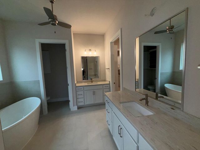 134` Pinehurst ST, Meadowlakes, TX 78654