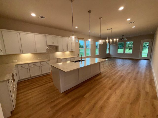134` Pinehurst ST, Meadowlakes, TX 78654