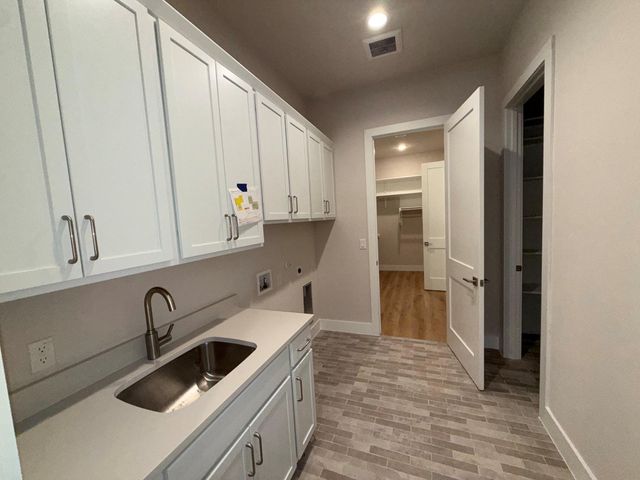 134` Pinehurst ST, Meadowlakes, TX 78654