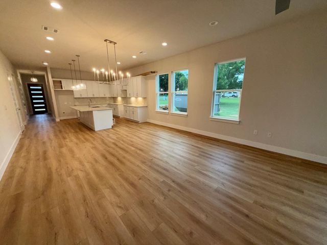 134` Pinehurst ST, Meadowlakes, TX 78654