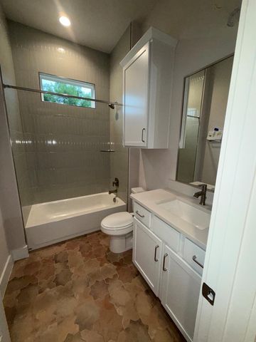 134` Pinehurst ST, Meadowlakes, TX 78654