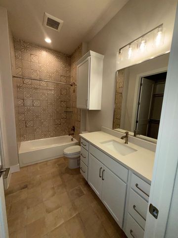 134` Pinehurst ST, Meadowlakes, TX 78654