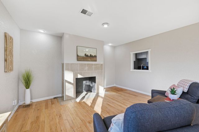 1925 S Elizabeth St, Wichita, KS 67213