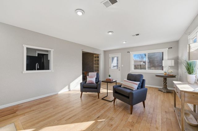 1925 S Elizabeth St, Wichita, KS 67213