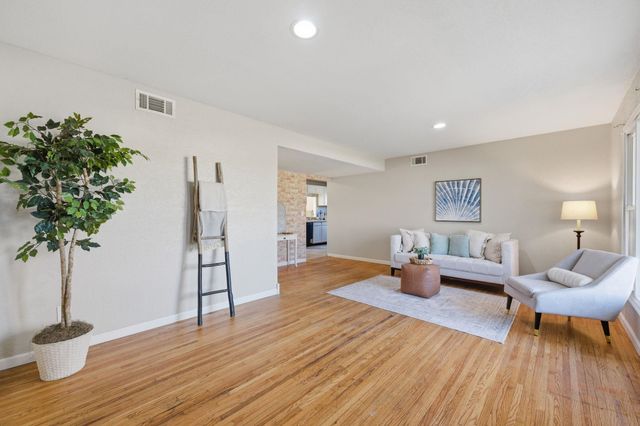 1925 S Elizabeth St, Wichita, KS 67213