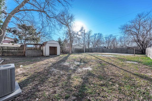 1925 S Elizabeth St, Wichita, KS 67213