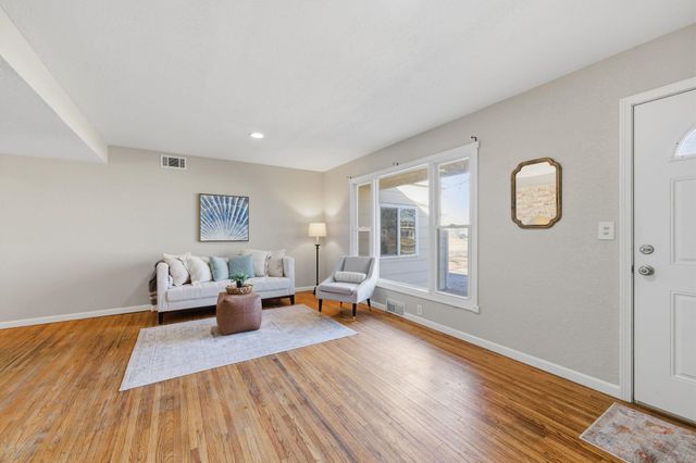 1925 S Elizabeth St, Wichita, KS 67213