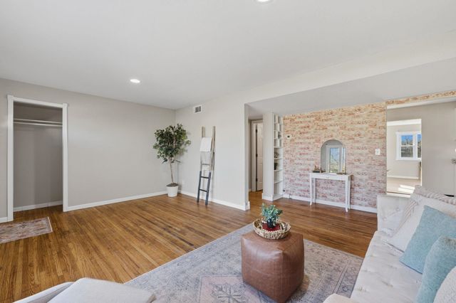 1925 S Elizabeth St, Wichita, KS 67213