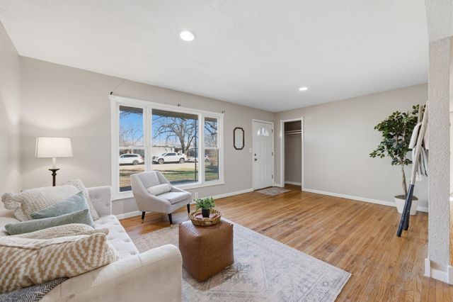 1925 S Elizabeth St, Wichita, KS 67213