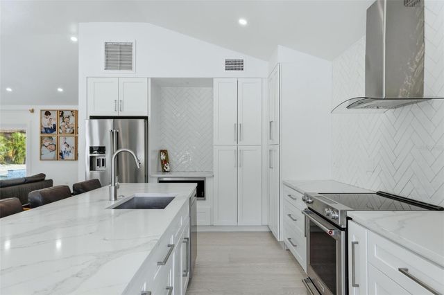 2473 RINGLING BOULEVARD, Sarasota, FL 34237