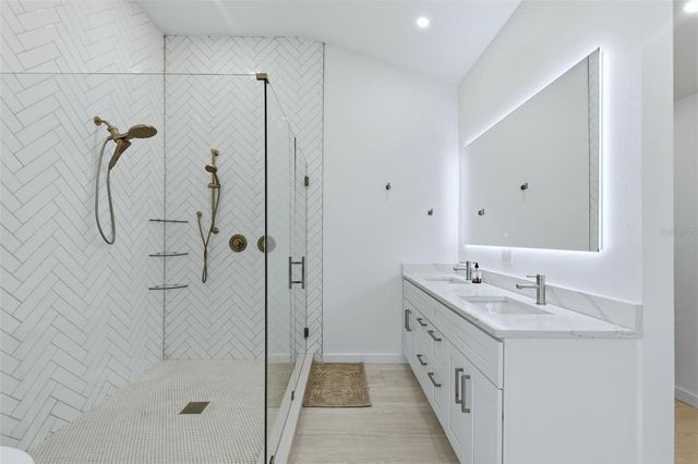 2473 RINGLING BOULEVARD, Sarasota, FL 34237