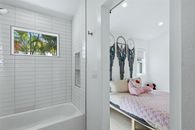 2473 RINGLING BOULEVARD, Sarasota, FL 34237