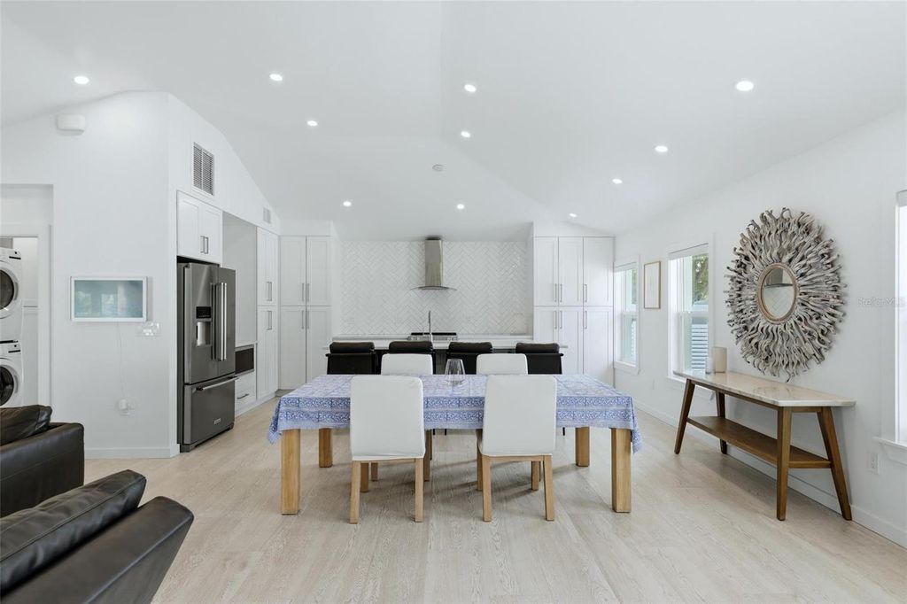 Image 11 of property listing at 2473 RINGLING BOULEVARD, Sarasota, FL 34237