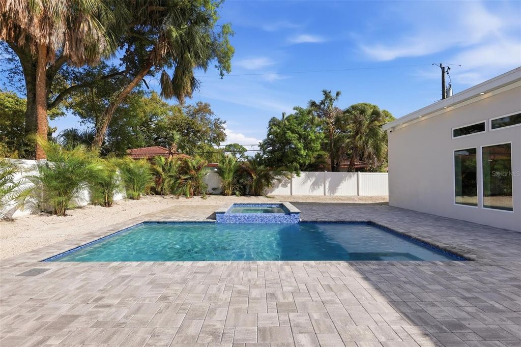 Image 24 of property listing at 2473 RINGLING BOULEVARD, Sarasota, FL 34237