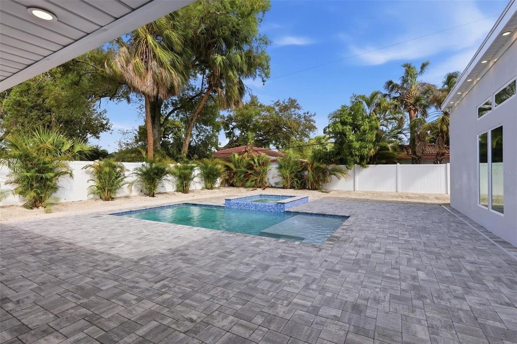 Image 26 of property listing at 2473 RINGLING BOULEVARD, Sarasota, FL 34237