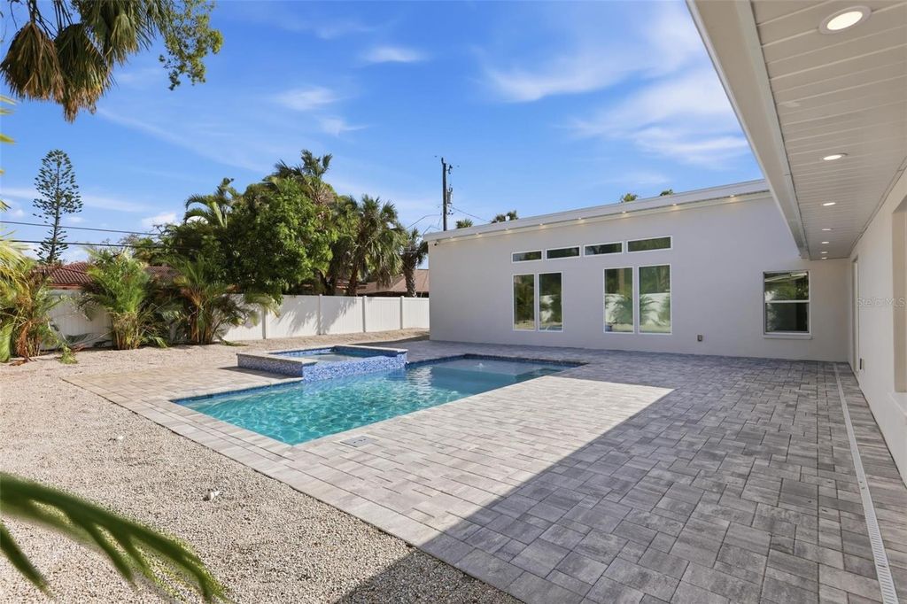 Image 27 of property listing at 2473 RINGLING BOULEVARD, Sarasota, FL 34237