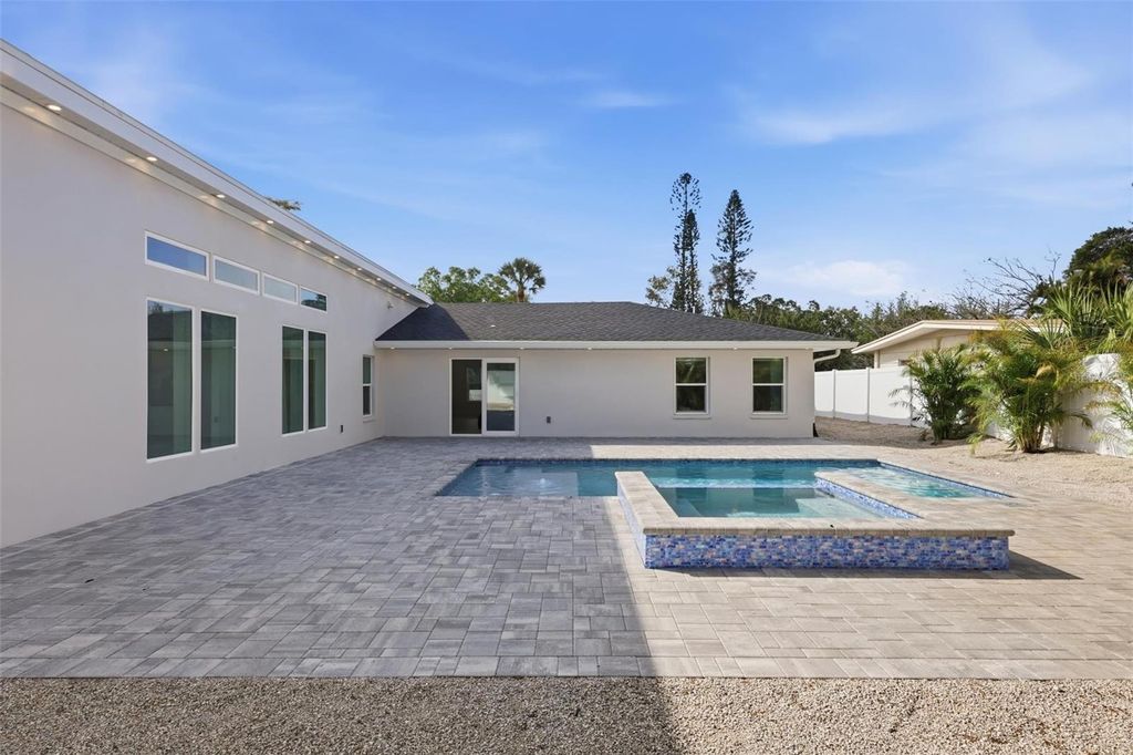 Image 28 of property listing at 2473 RINGLING BOULEVARD, Sarasota, FL 34237