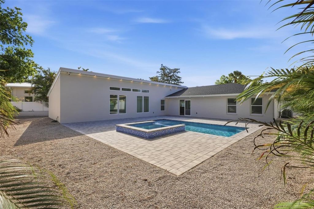 Image 29 of property listing at 2473 RINGLING BOULEVARD, Sarasota, FL 34237