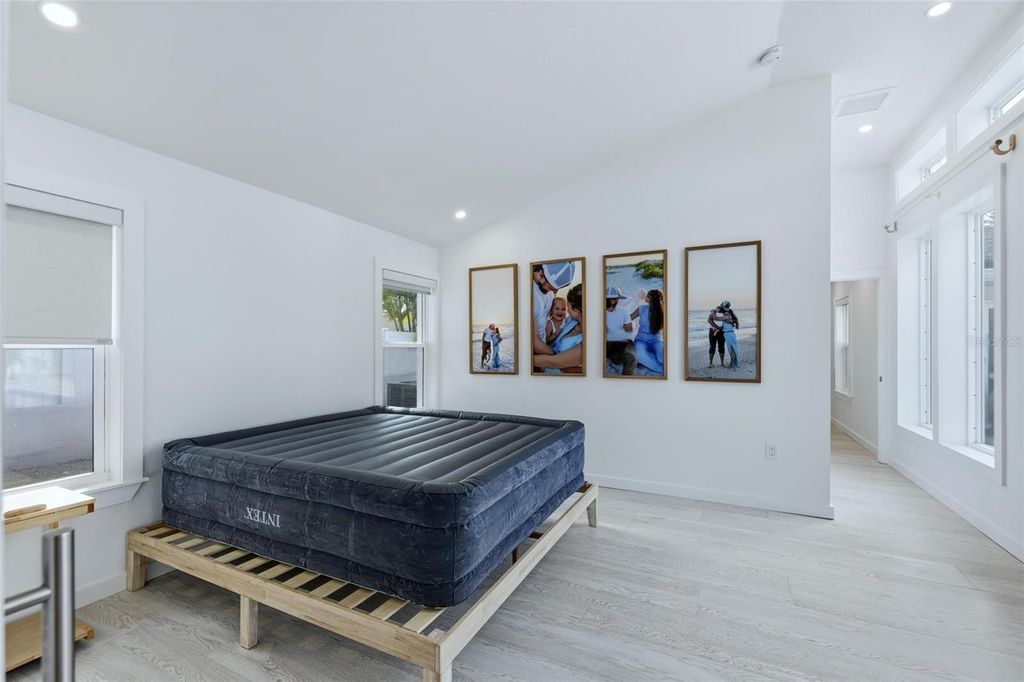 Image 30 of property listing at 2473 RINGLING BOULEVARD, Sarasota, FL 34237