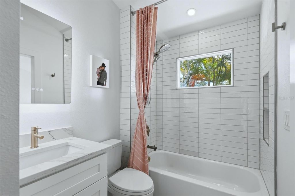 Image 36 of property listing at 2473 RINGLING BOULEVARD, Sarasota, FL 34237