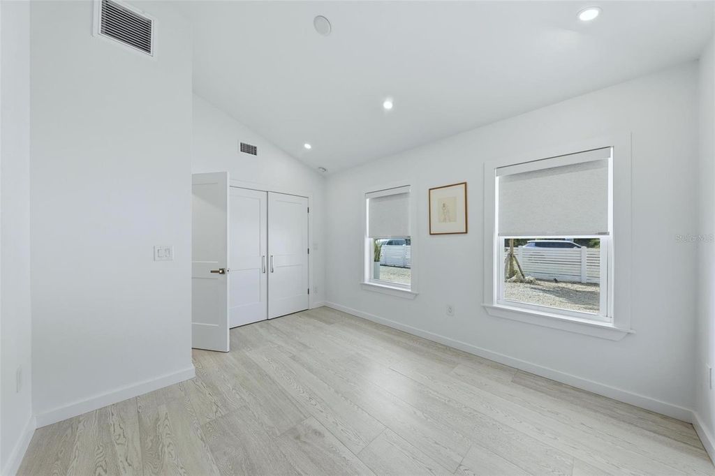 Image 38 of property listing at 2473 RINGLING BOULEVARD, Sarasota, FL 34237