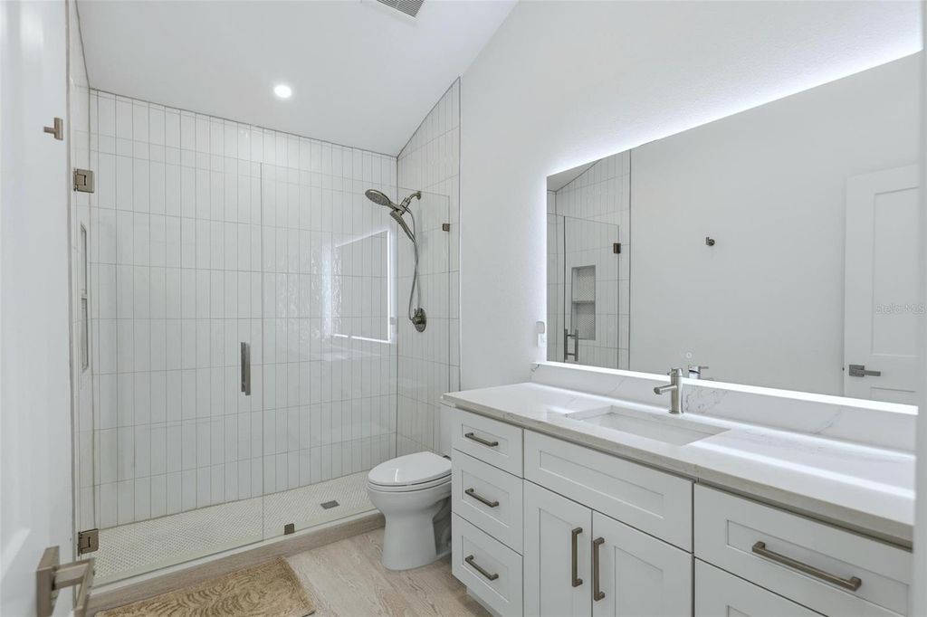 Image 41 of property listing at 2473 RINGLING BOULEVARD, Sarasota, FL 34237