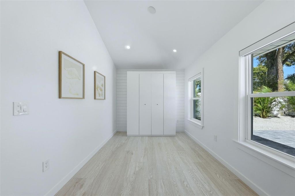 Image 42 of property listing at 2473 RINGLING BOULEVARD, Sarasota, FL 34237