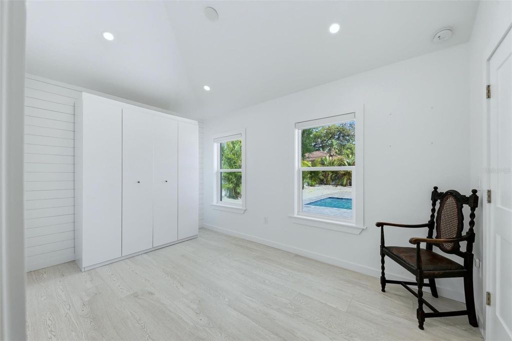 Image 43 of property listing at 2473 RINGLING BOULEVARD, Sarasota, FL 34237