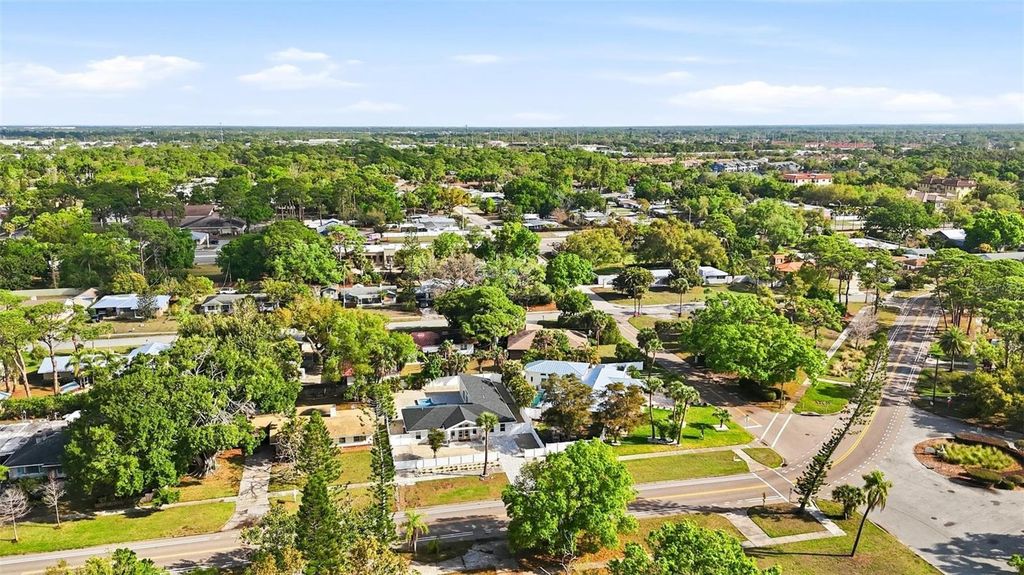 Image 8 of property listing at 2473 RINGLING BOULEVARD, Sarasota, FL 34237