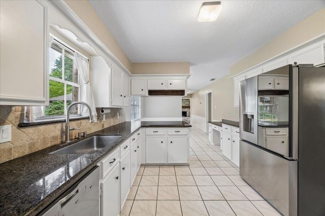 3319 Redwood Lodge Drive, Kingwood, TX 77339