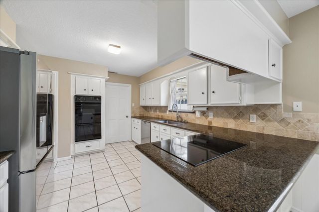 3319 Redwood Lodge Drive, Kingwood, TX 77339