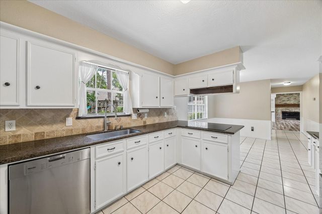 3319 Redwood Lodge Drive, Kingwood, TX 77339