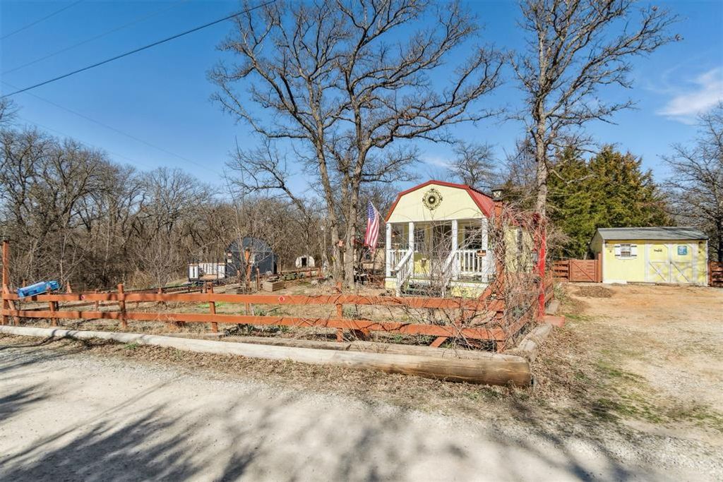 Image 3 of property listing at 48316 Summer Trail Road, Prague, OK 74864