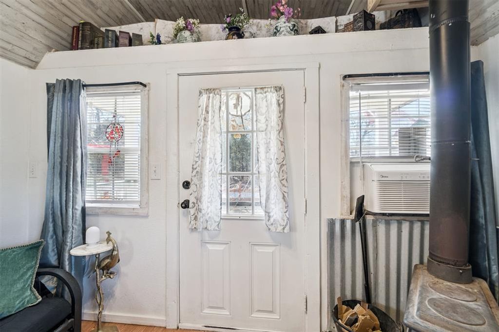 Image 4 of property listing at 48316 Summer Trail Road, Prague, OK 74864