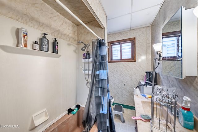 70 6th Avenue, Troy, NY 12180