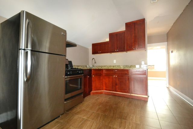 3837 N Kedzie Avenue, Chicago, IL 60618