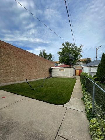 3837 N Kedzie Avenue, Chicago, IL 60618