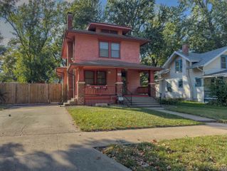 215 SW Courtland AVE, Topeka, KS 66606