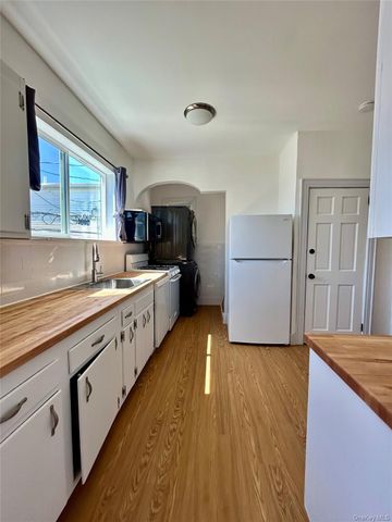 105 Mitchell Ave, Long Beach, NY 11561