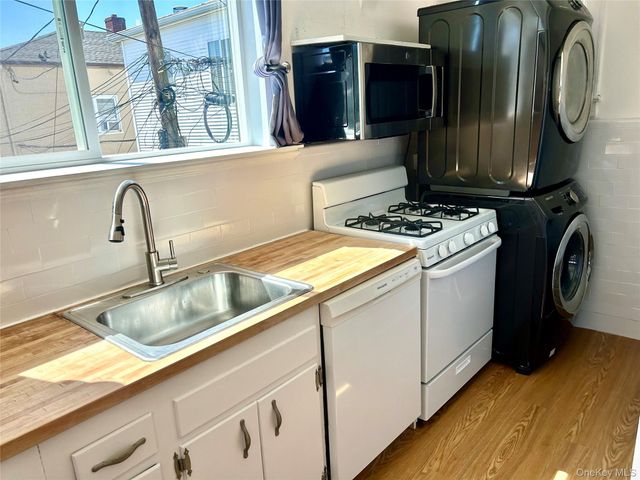 105 Mitchell Ave, Long Beach, NY 11561