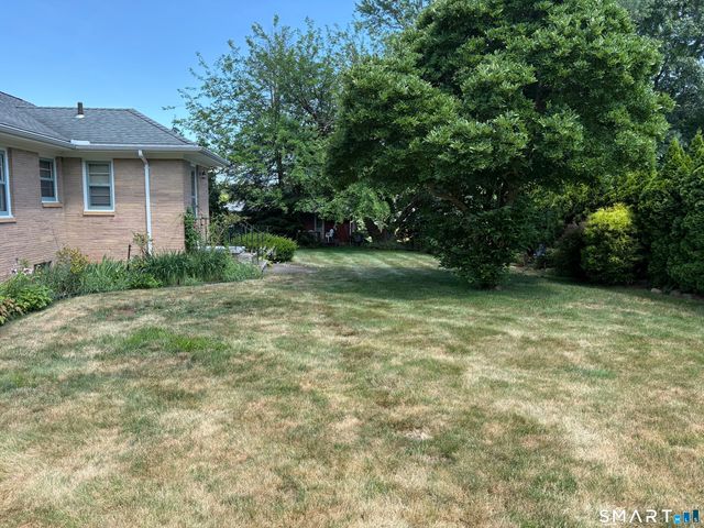 18 Four Rod Road, Hamden, CT 06514