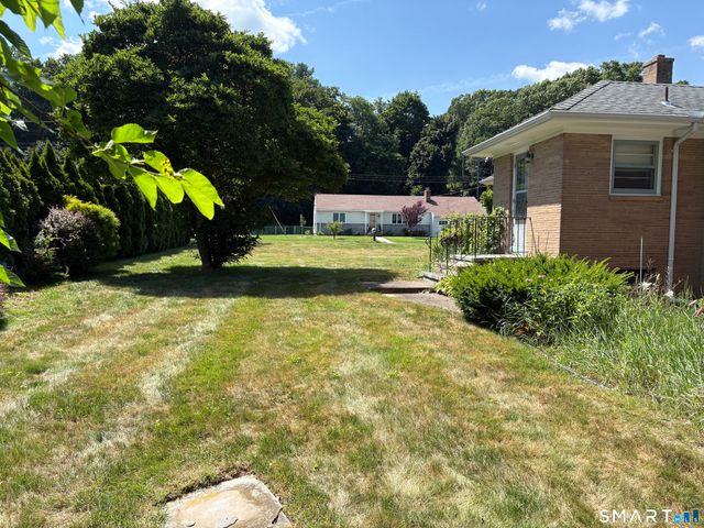 18 Four Rod Road, Hamden, CT 06514