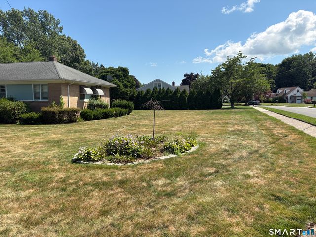 18 Four Rod Road, Hamden, CT 06514