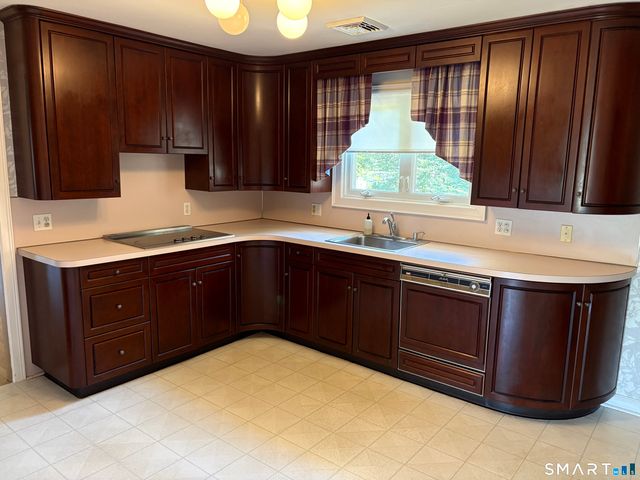 18 Four Rod Road, Hamden, CT 06514