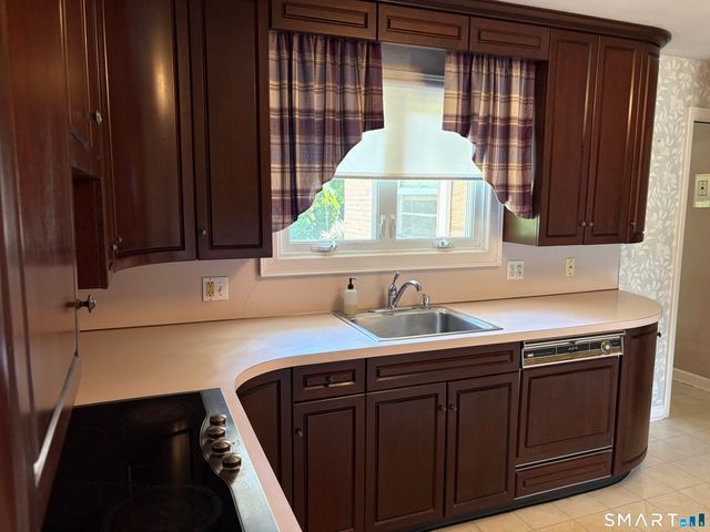 18 Four Rod Road, Hamden, CT 06514