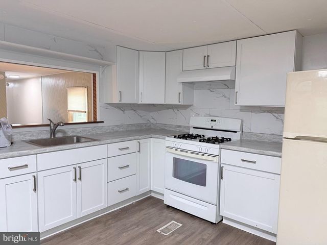 10 ASHWOOD DR, Pittsgrove, NJ 08318