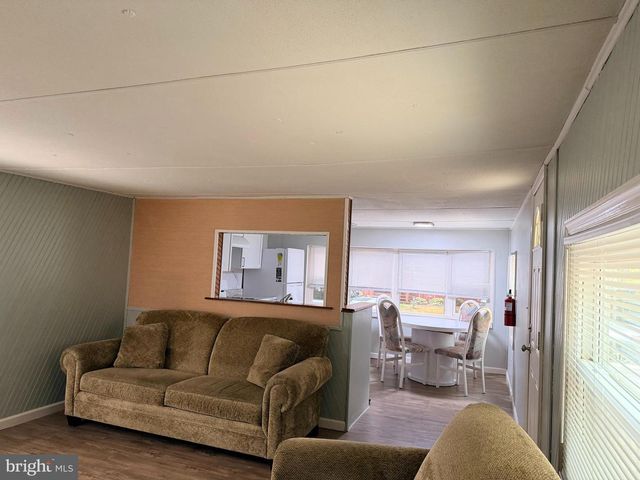 10 ASHWOOD DR, Pittsgrove, NJ 08318